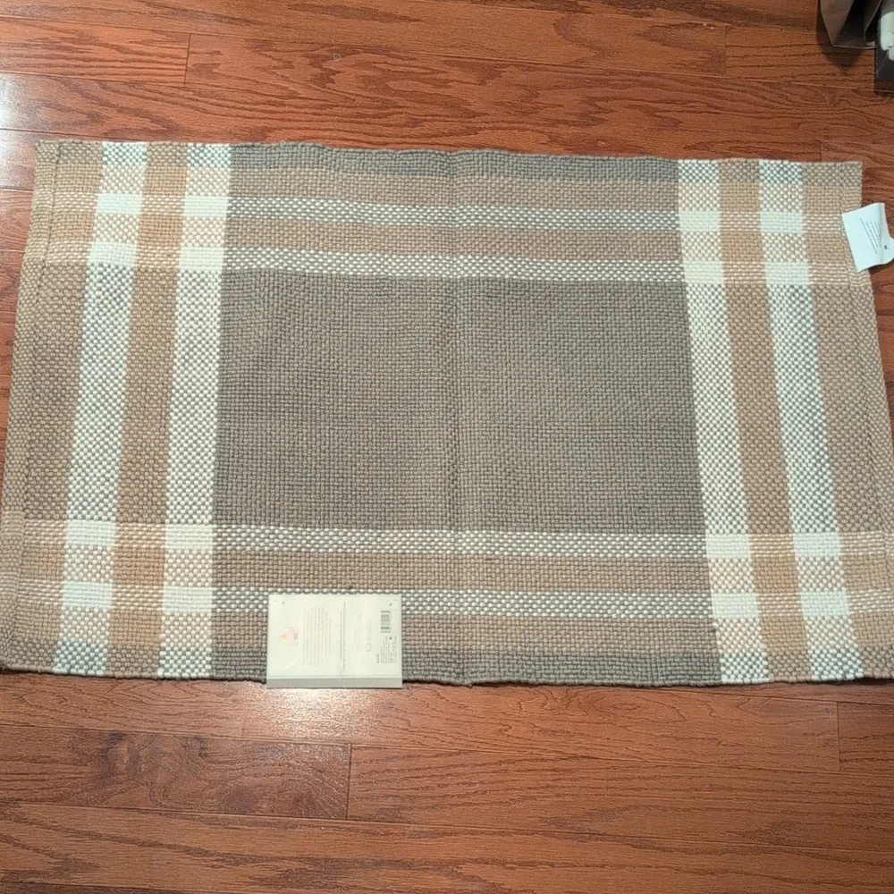 Threshold Indoor/Outdoor Accent Rug Plaid Tan and Greyish Green NWT